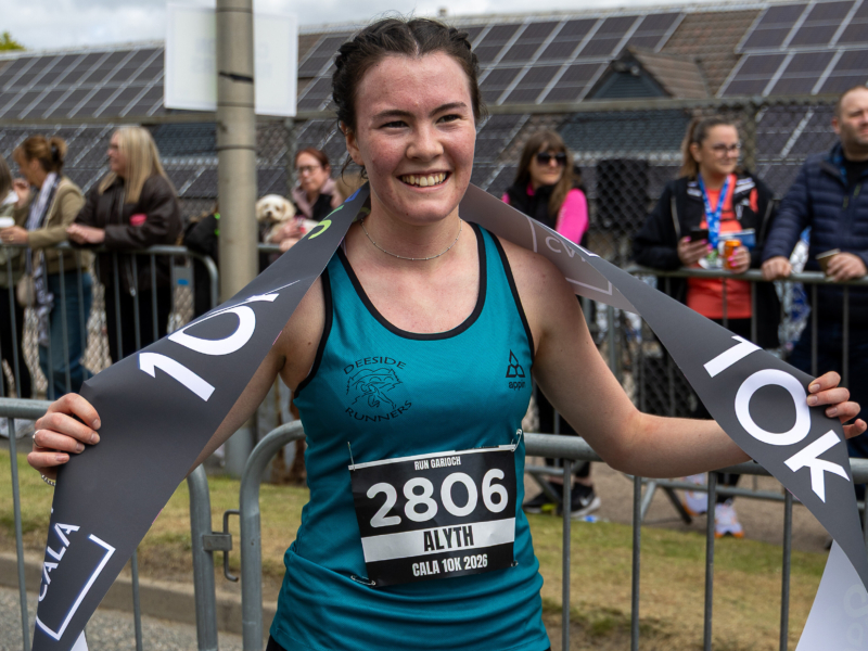 10k female winner tape scarf IMG 6207